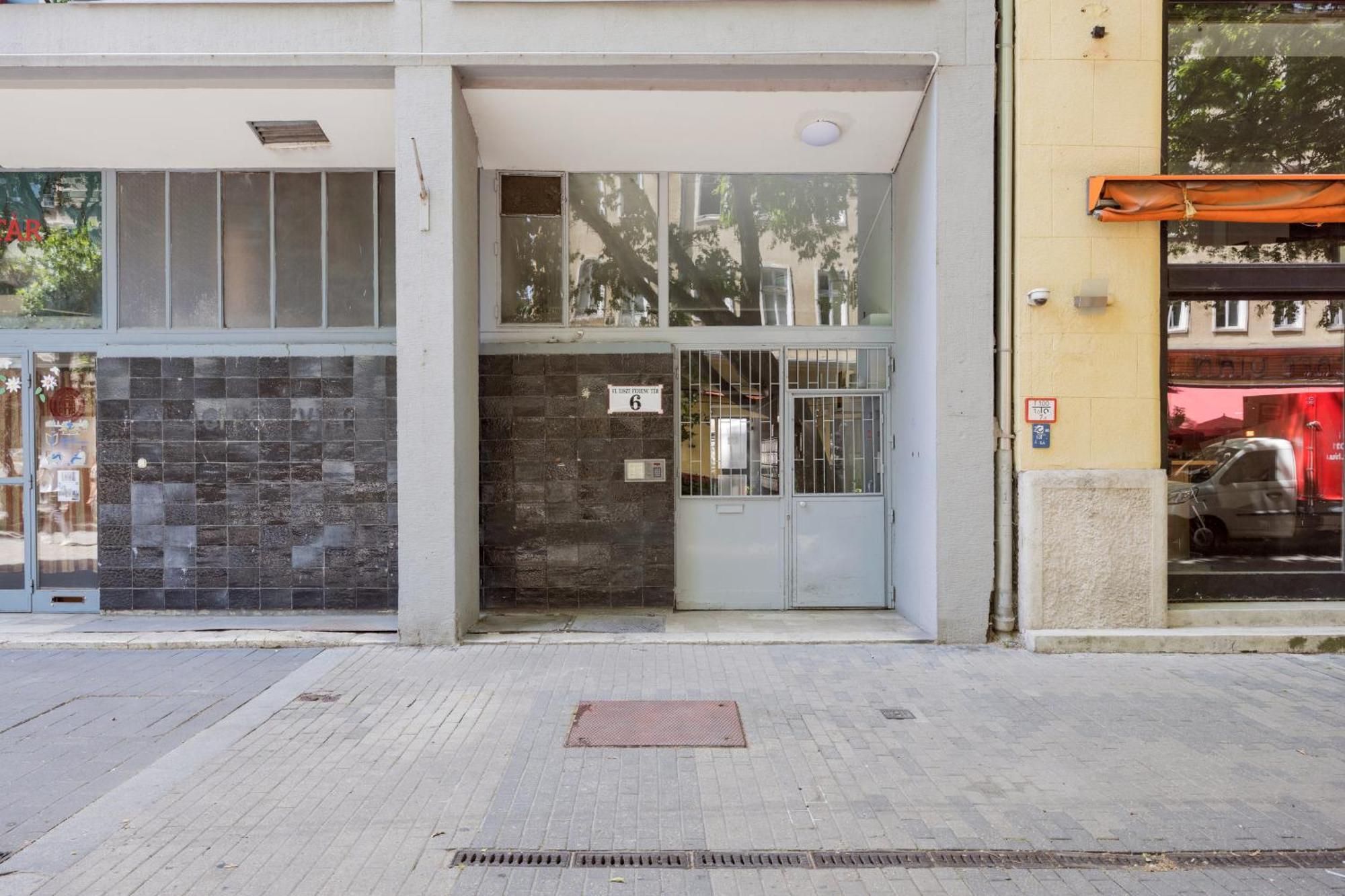 Elegant Home Overlooking The Music Academy Budapest Esterno foto